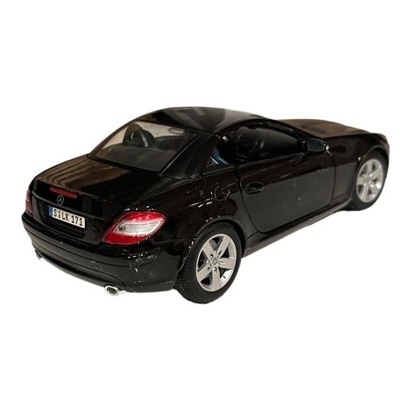 Maisto Model Car Mercedes Benz SLK Black 1:18 Scale Model Car Diecast Model Car - Picture 2 of 6